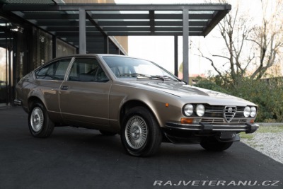 Alfa Romeo GTV 2000