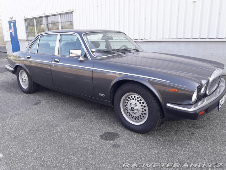 Daimler Double-Six