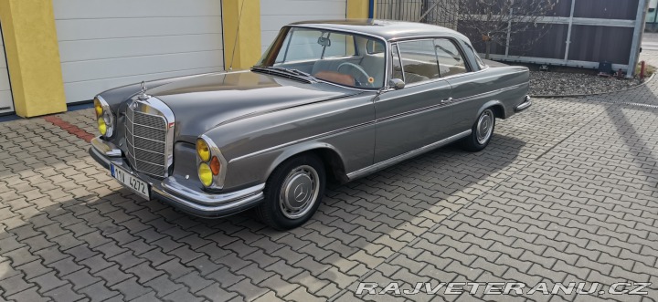 Mercedes-Benz 220 W111 1963