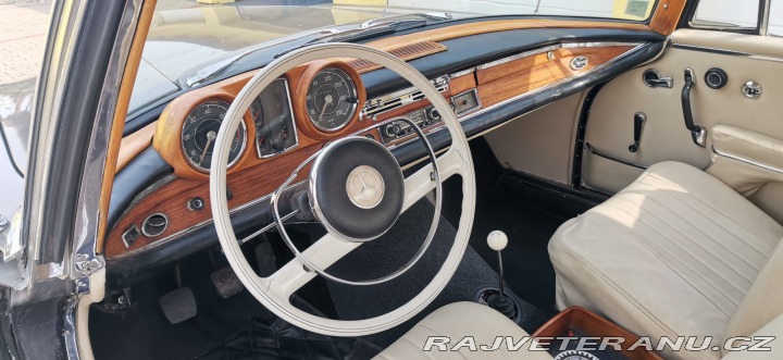 Mercedes-Benz 220 W111 1963