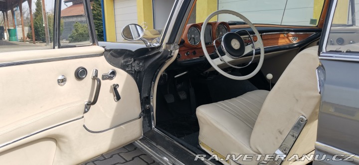 Mercedes-Benz 220 W111 1963