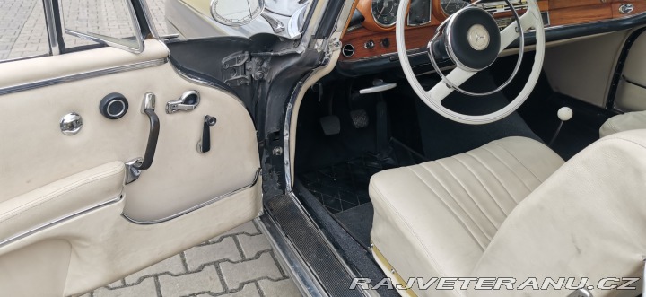 Mercedes-Benz 220 W111 1963