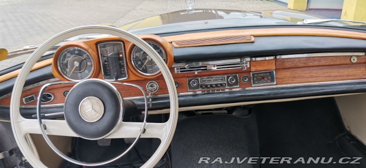 Mercedes-Benz 220 W111 1963