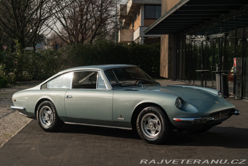 Ferrari 365 GT 2+2