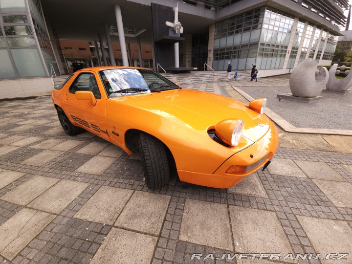 Porsche 928 S4 manuální 1988