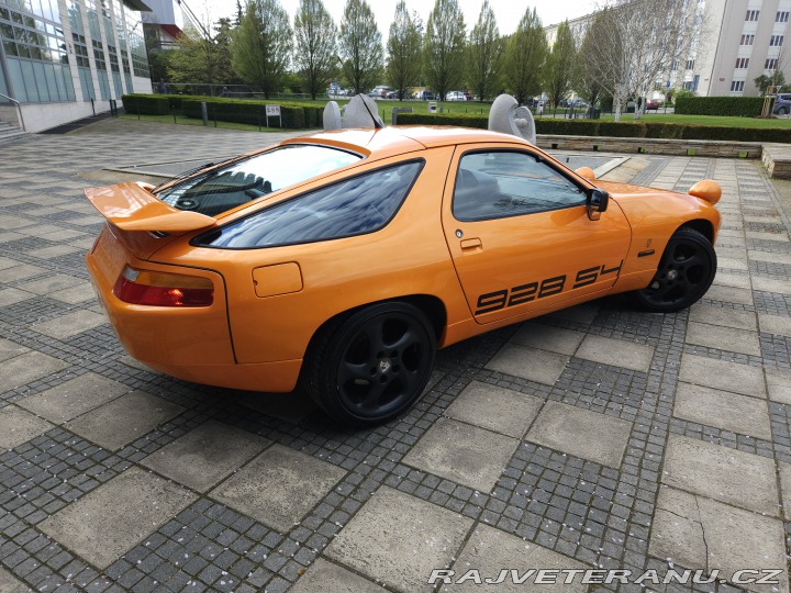 Porsche 928 S4 manuální 1988