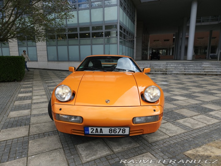 Porsche 928 S4 manuální 1988