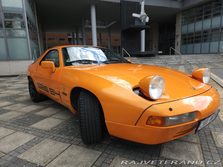 Porsche 928 S4 manuální 1988