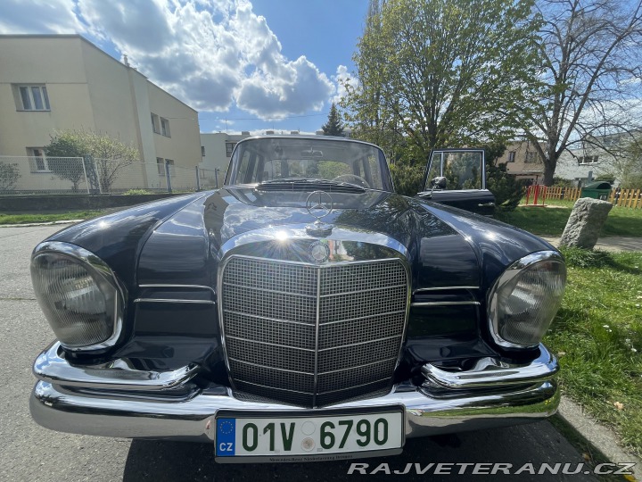 Mercedes-Benz 220 SE W111 1963