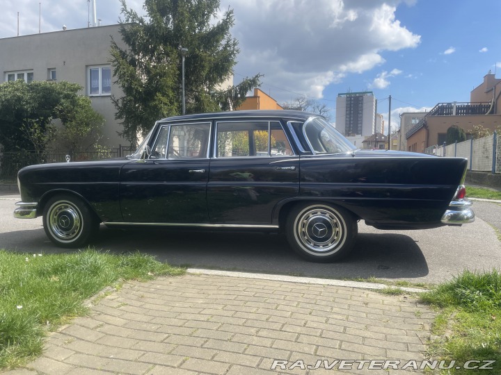 Mercedes-Benz 220 SE W111 1963