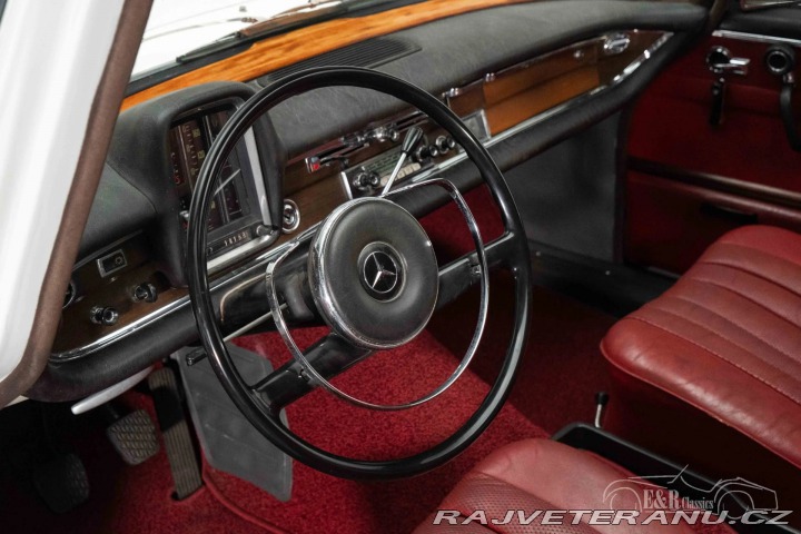 Mercedes-Benz 220 SE B Heckflosse 1964