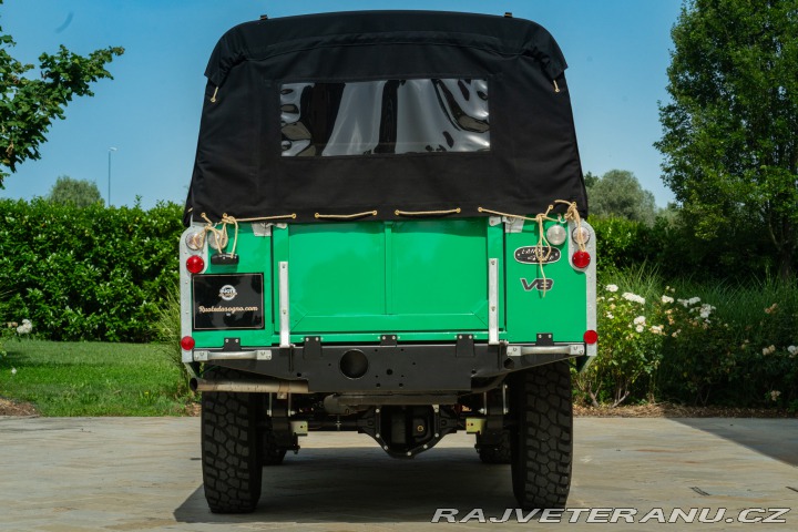 Land Rover Defender V8 1980