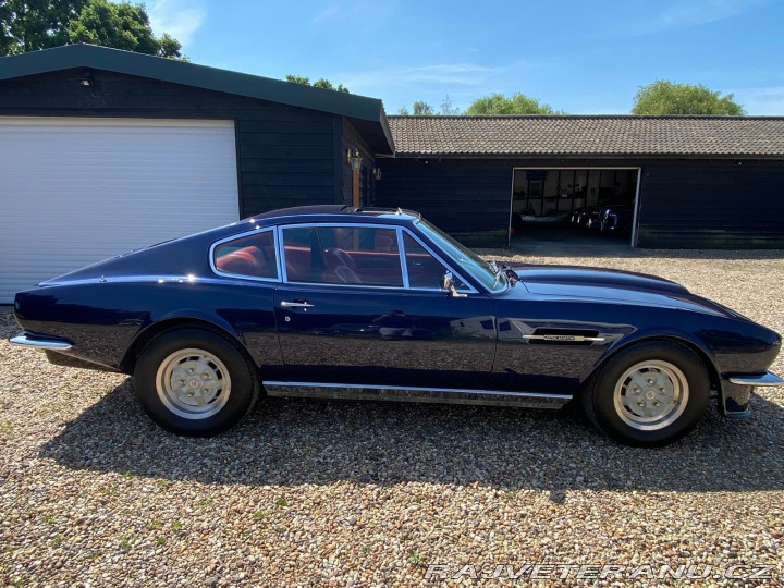 Aston Martin V8 (2) 1977