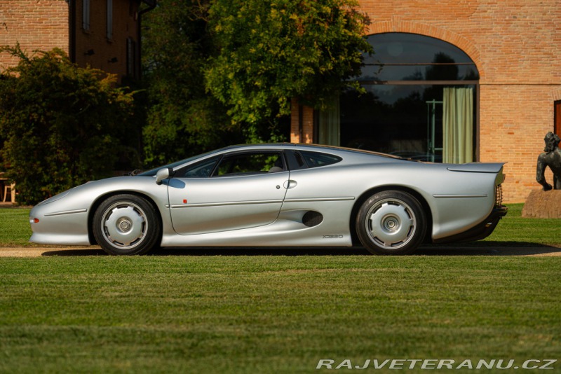 Jaguar XJ 220