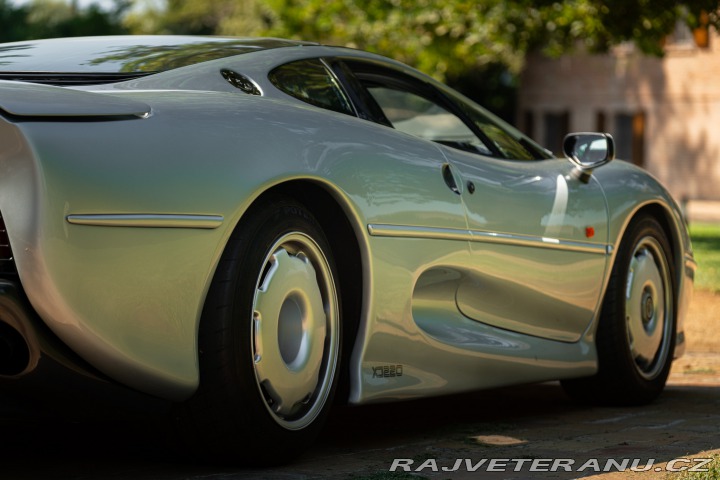 Jaguar XJ 220 1995