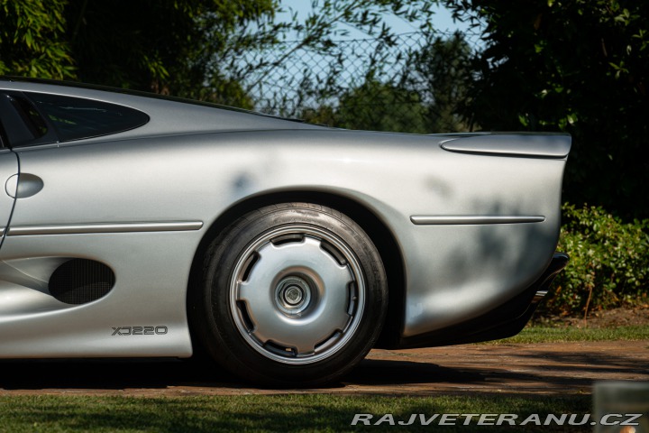 Jaguar XJ 220 1995