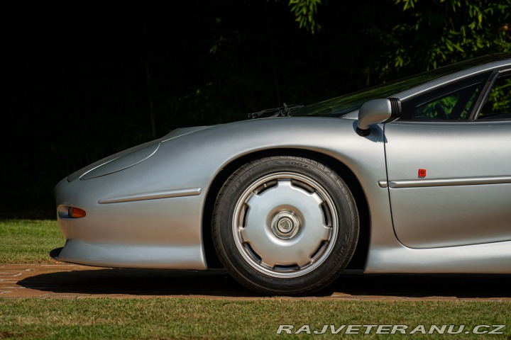 Jaguar XJ 220 1995