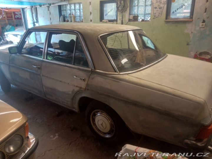 Mercedes-Benz 230 W115 1975