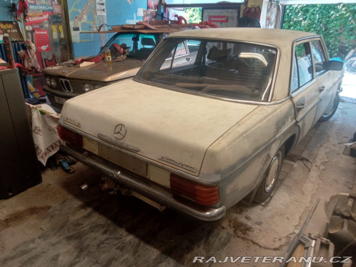 Mercedes-Benz 230 W115 1975