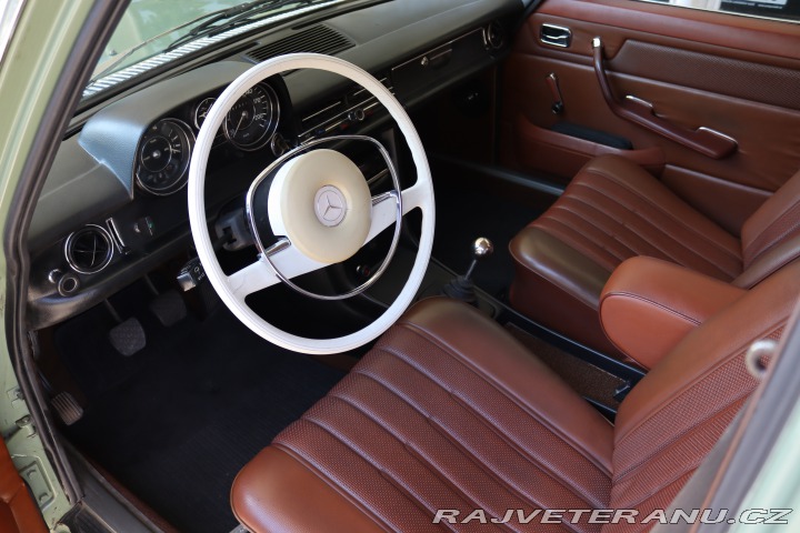 Mercedes-Benz 230 W115 230.4 1974