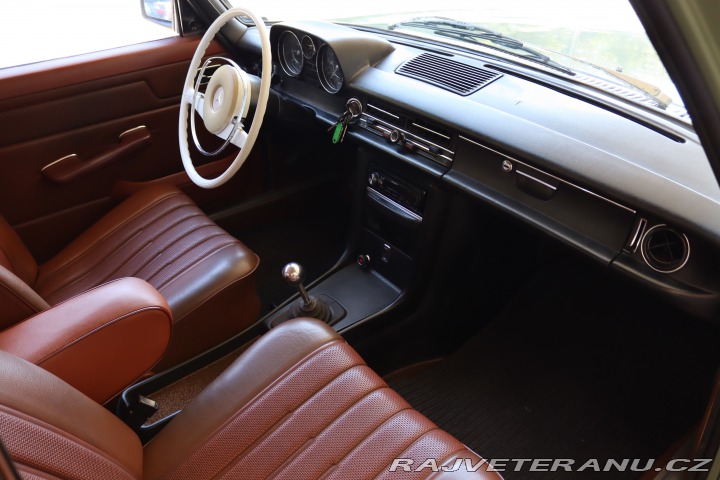 Mercedes-Benz 230 W115 230.4 1974