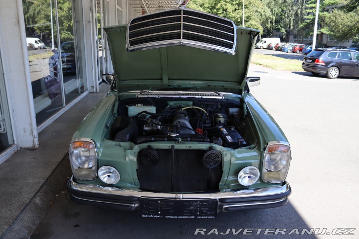 Mercedes-Benz 230 W115 230.4 1974