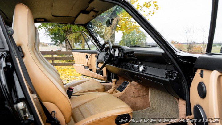 Porsche 911 Carrera 1990