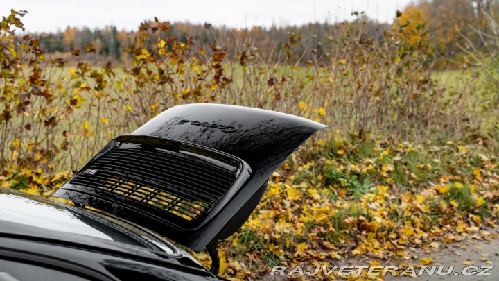 Porsche 911 Carrera 1990