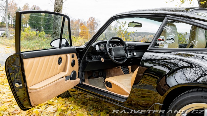 Porsche 911 Carrera 1990