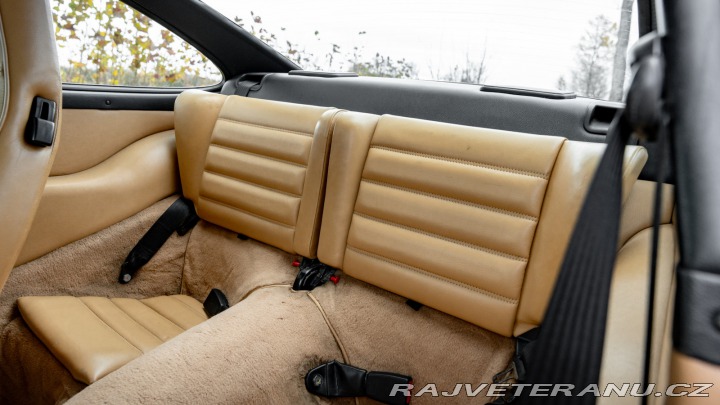 Porsche 911 Carrera 1990