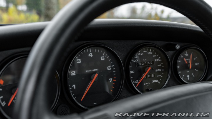 Porsche 911 Carrera 1990