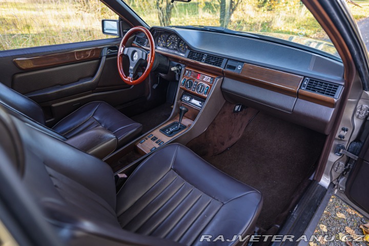 Mercedes-Benz 300 CE W124 1989