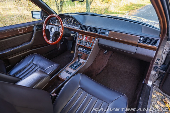 Mercedes-Benz 300 CE W124 1989