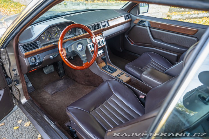 Mercedes-Benz 300 CE W124 1989