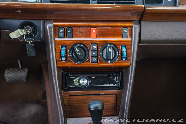 Mercedes-Benz 300 CE W124 1989