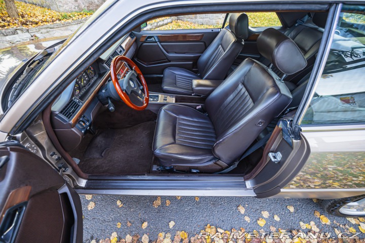Mercedes-Benz 300 CE W124 1989