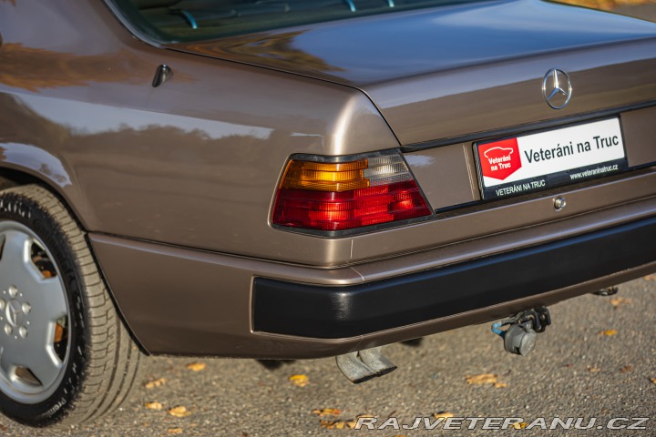 Mercedes-Benz 300 CE W124 1989