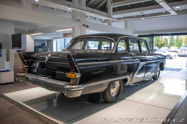 GAZ 13 Čajka 1973