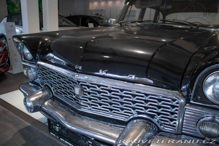 GAZ 13 Čajka 1973