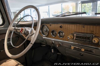 GAZ 13 Čajka  1973