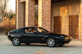 Porsche 928 