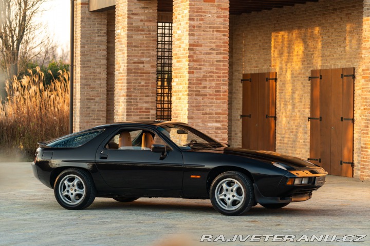 Porsche 928 1985