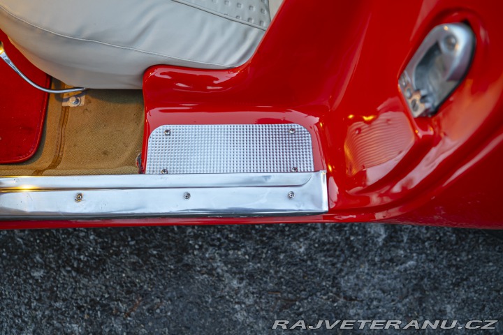Chevrolet Corvette C1 283 cu in (4.6 L) 1957