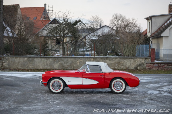 Chevrolet Corvette C1 283 cu in (4.6 L) 1957