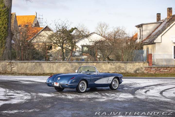 Chevrolet Corvette C1 283 cu in (4.6 L) 1960