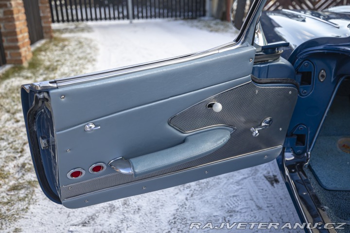 Chevrolet Corvette C1 283 cu in (4.6 L) 1960