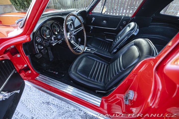 Chevrolet Corvette C2 327 cu in (5.4 L) 1964