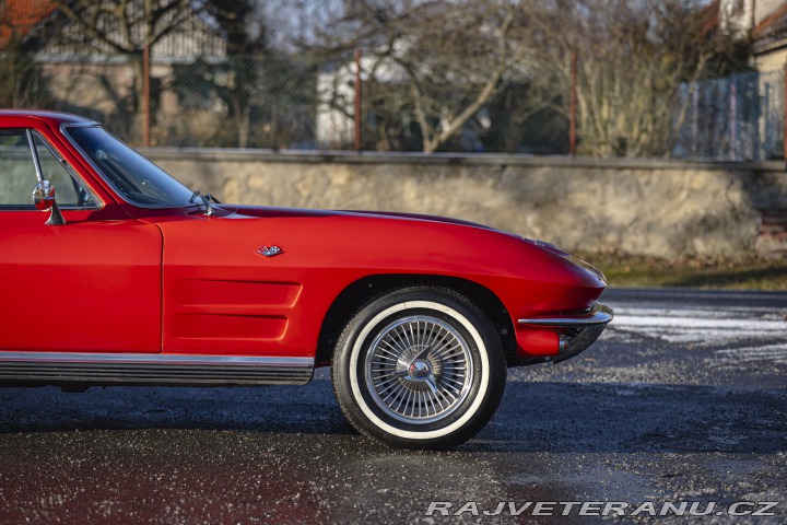 Chevrolet Corvette C2 327 cu in (5.4 L) 1964