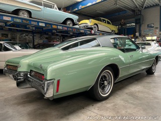Buick Riviera 1800