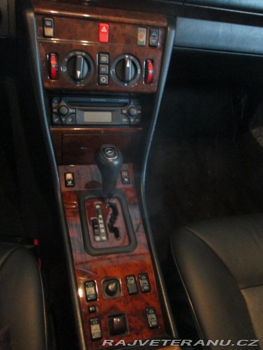 Mercedes-Benz 320 124 E320 Cabrio Automat, 1994